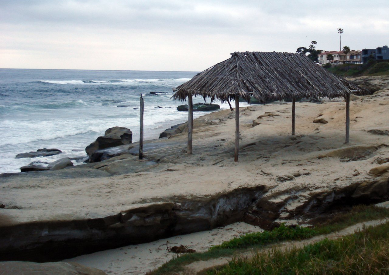 The surf shack and rocky shoreline at Windansea Beach